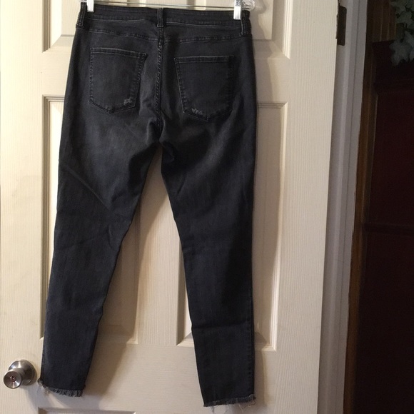 ARIZONA woman’s ripped jeans size 11 - Picture 5 of 8